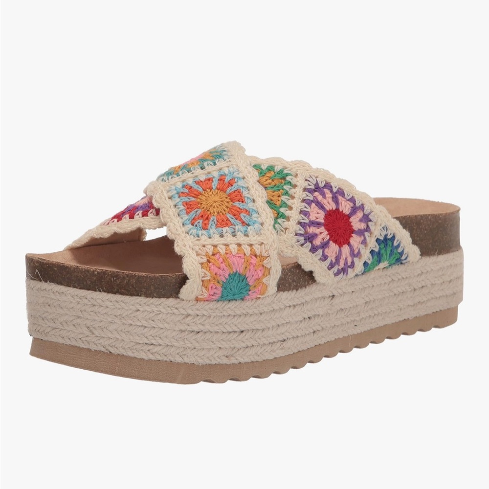 Dirty Laundry Women’s Plays Espadrille Wedge Sandal, natural. Size 8.